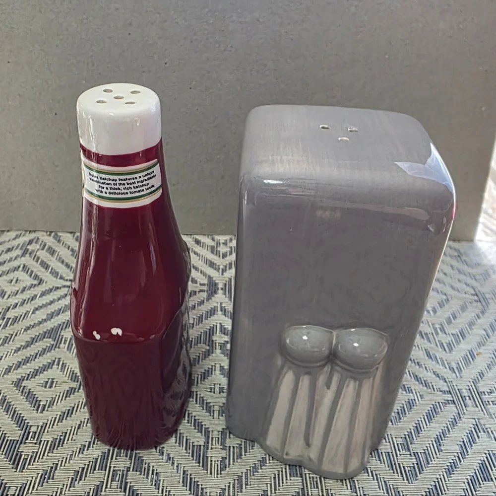 Heinz Ketchup And Napkin Salt Pepper Shaker Set #137